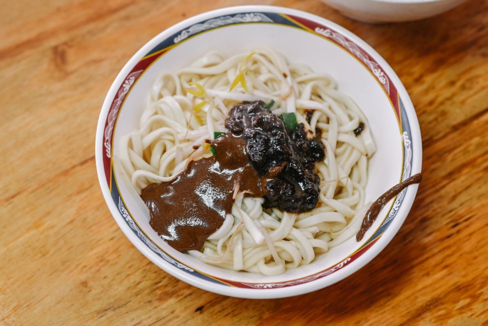 金華麵店｜台北老字號50年老店，激推雙醬麵(菜單) @女子的休假計劃