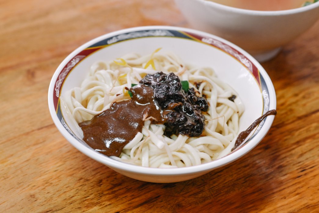 金華麵店｜台北老字號50年老店，激推雙醬麵(菜單) @女子的休假計劃