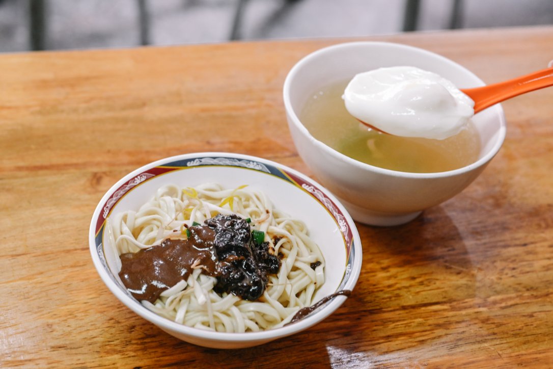 【古亭美食】金華麵店｜台北老字號50年老店，激推雙醬麵/菜單外帶 @女子的休假計劃