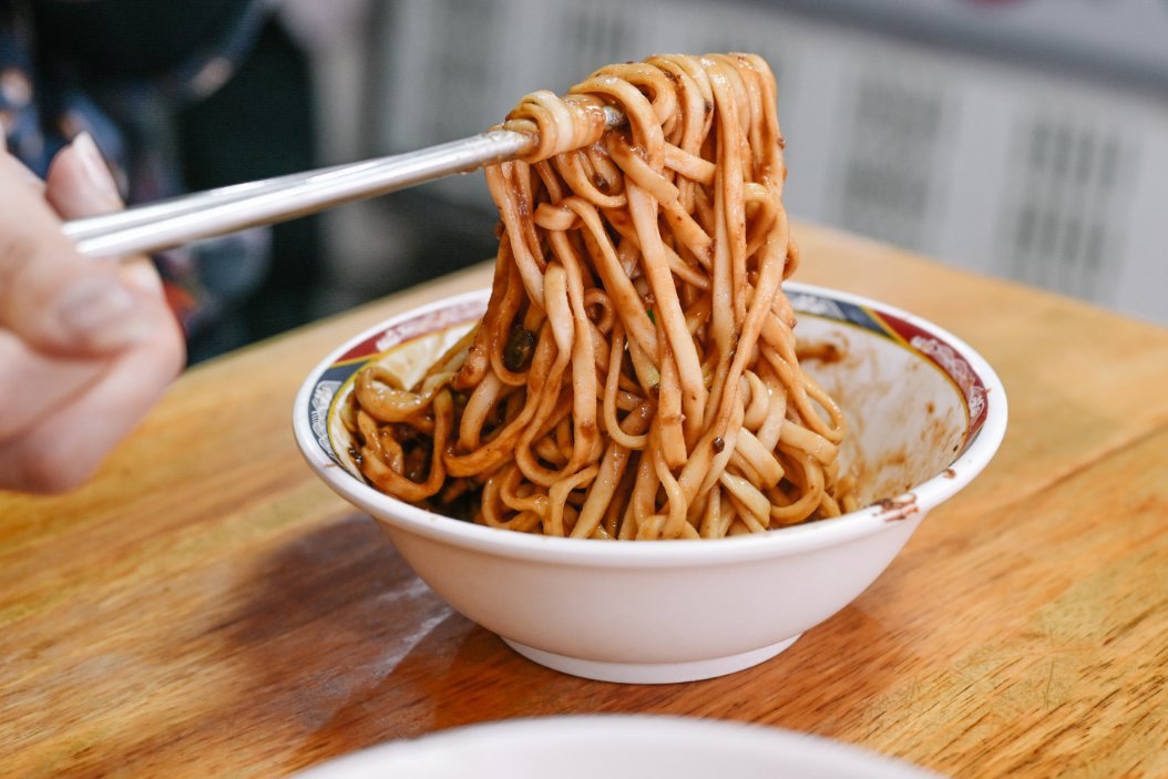【古亭美食】金華麵店｜台北老字號50年老店，激推雙醬麵/菜單外帶 @女子的休假計劃