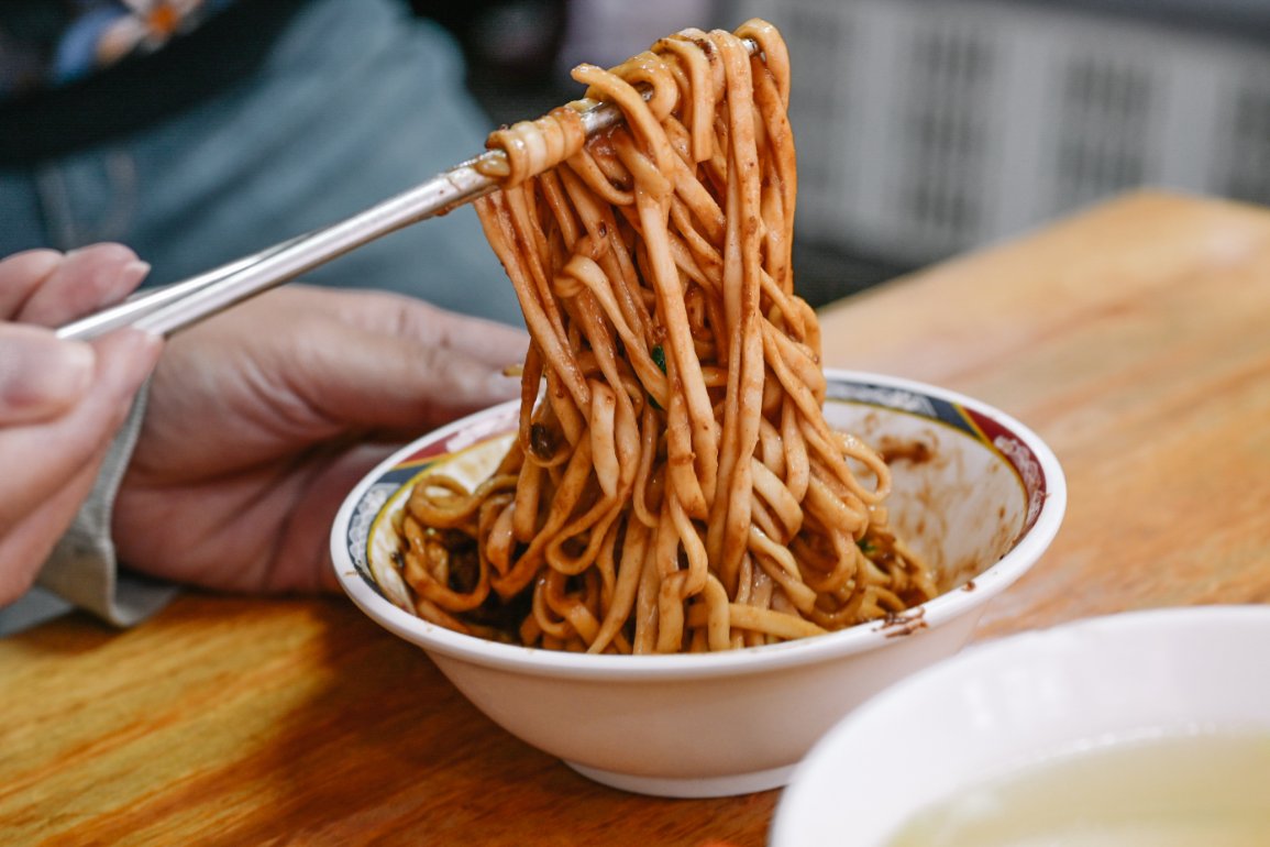 金華麵店｜台北老字號50年老店，激推雙醬麵(菜單) @女子的休假計劃