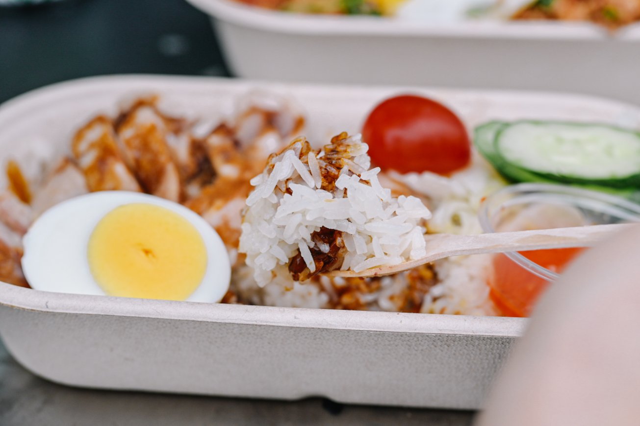 【古亭美食】指有雞飯，雞肉專賣店超推新加坡雞腿飯、打拋雞飯，可內用外帶外送/菜單 @女子的休假計劃