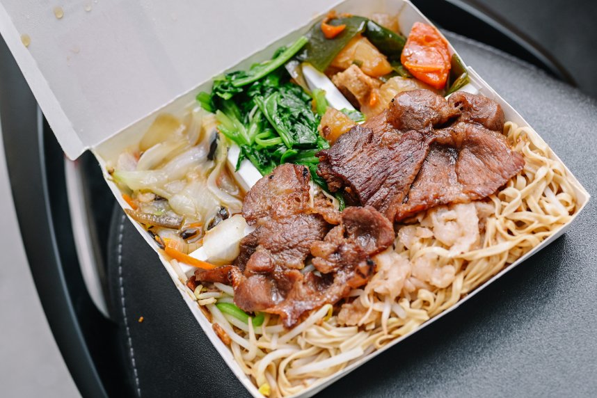 溪仔邊烤肉飯｜老字號連鎖烤肉便當店，大推烤肉麵、雞腿飯(外帶) @女子的休假計劃