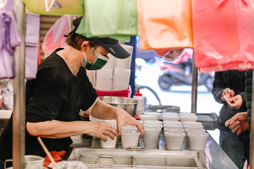 阿華師豆漿店|桃園燒餅油條蛋餅排隊美食，桃園豆漿店推薦/外帶 @女子的休假計劃