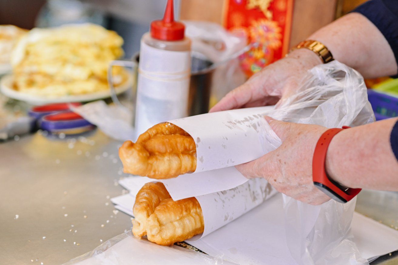 阿華師豆漿店|桃園燒餅油條蛋餅排隊美食，桃園豆漿店推薦/外帶 @女子的休假計劃