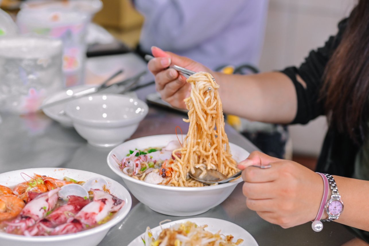 136海鮮麵｜痛風海鮮料理天下第一攤小吃金賞獎(外帶) @女子的休假計劃