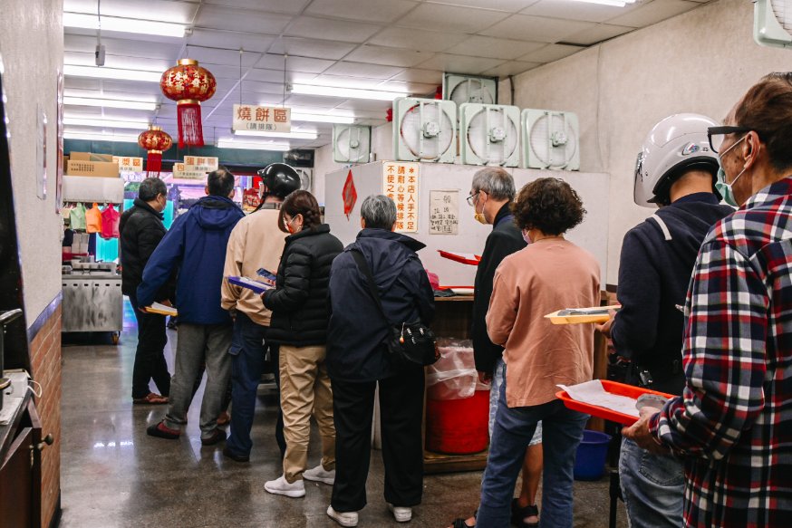 阿華師豆漿店|桃園燒餅油條蛋餅排隊美食，桃園豆漿店推薦/外帶 @女子的休假計劃