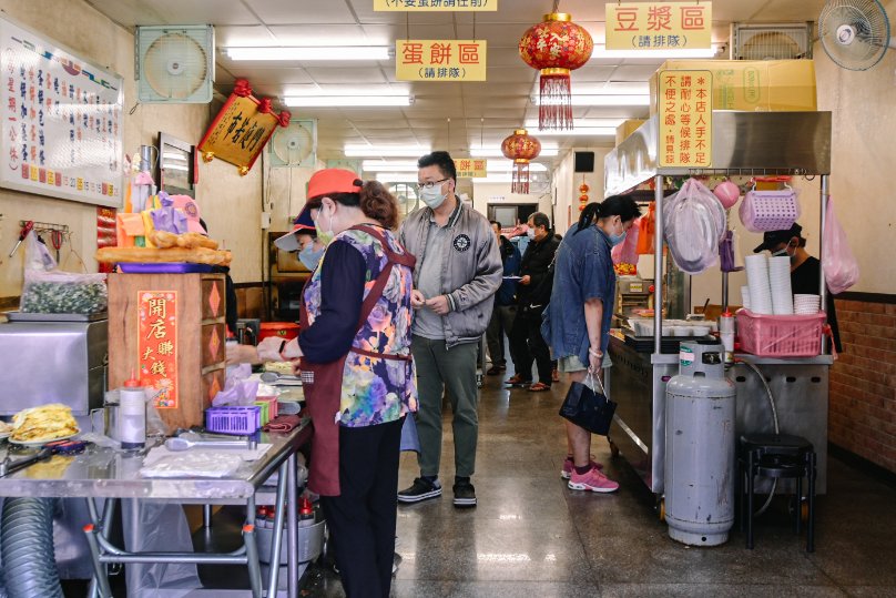 阿華師豆漿店|桃園燒餅油條蛋餅排隊美食，桃園豆漿店推薦/外帶 @女子的休假計劃