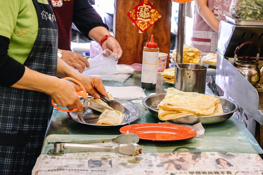 阿華師豆漿店|桃園燒餅油條蛋餅排隊美食，桃園豆漿店推薦/外帶 @女子的休假計劃