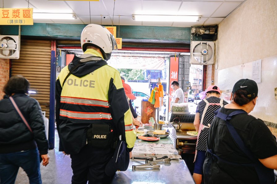 阿華師豆漿店|桃園燒餅油條蛋餅排隊美食，桃園豆漿店推薦/外帶 @女子的休假計劃