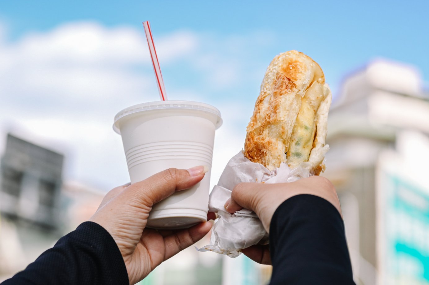 阿華師豆漿店|桃園燒餅油條蛋餅排隊美食，桃園豆漿店推薦/外帶 @女子的休假計劃