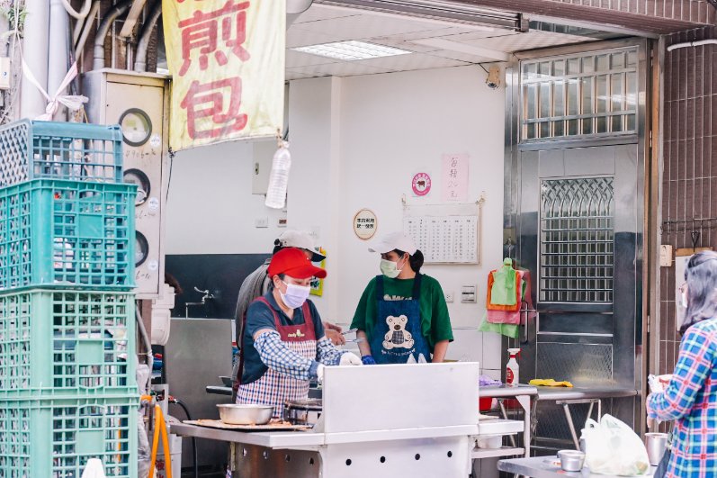 南門林記水煎包｜需拿號碼牌排隊美食，桃園南門市場美食/外帶 @女子的休假計劃
