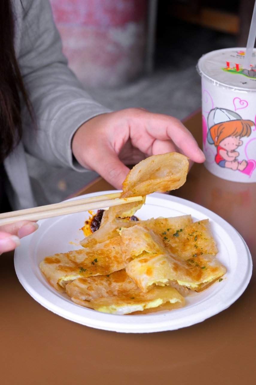 【花蓮美食】府前食坊，終極王道蔥油蛋餅非吃不可/花蓮早餐外帶 @女子的休假計劃