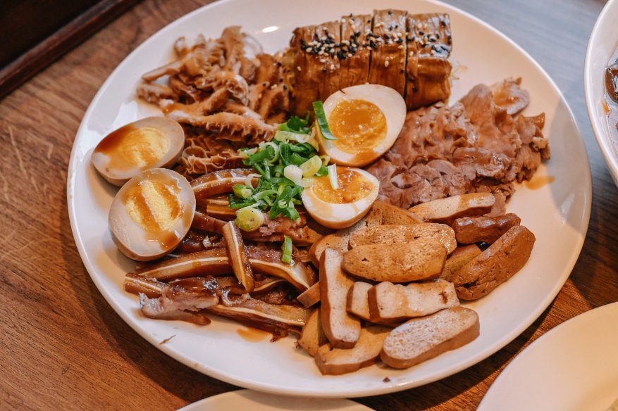 黑殿飯店右岸店｜50年老字號黑店排骨飯(菜單) @女子的休假計劃
