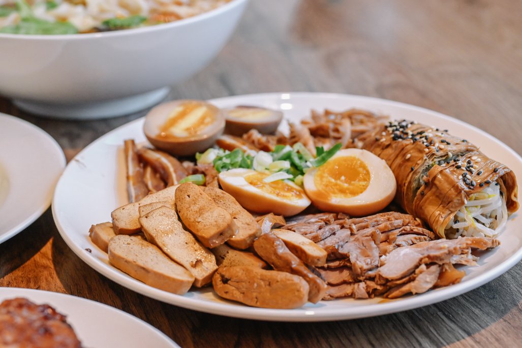 黑殿飯店右岸店｜50年老字號黑店排骨飯(外帶) @女子的休假計劃