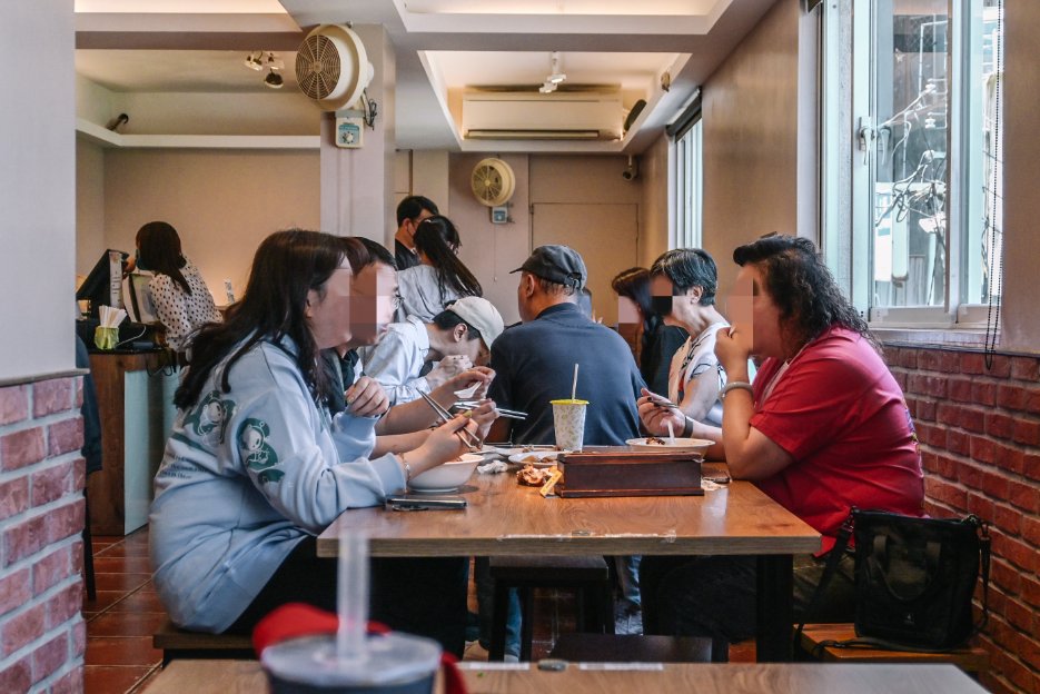 黑殿飯店右岸店｜50年老字號黑店排骨飯(菜單) @女子的休假計劃