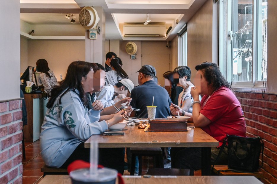 黑殿飯店右岸店｜50年老字號黑店排骨飯(外帶) @女子的休假計劃