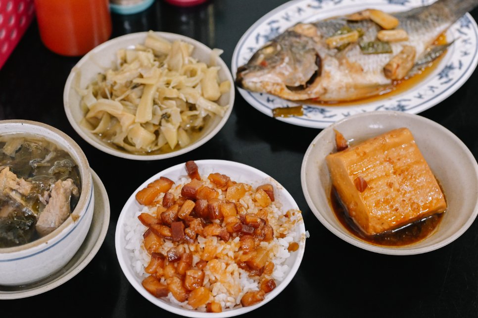 【三重美食】今大滷肉飯，評價破萬三重美食小吃(外帶) @女子的休假計劃