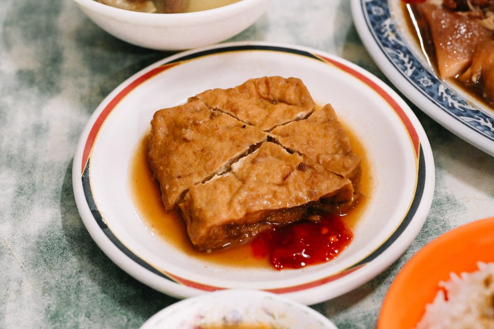 【三重美食】阿發豬腳，滷肉飯20元、蛤蠣湯10元，超隱藏巷弄美食(外帶) @女子的休假計劃