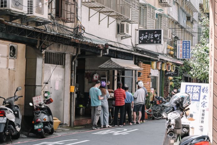 【三重美食】阿發豬腳，滷肉飯20元、蛤蠣湯10元，超隱藏巷弄美食(外帶) @女子的休假計劃