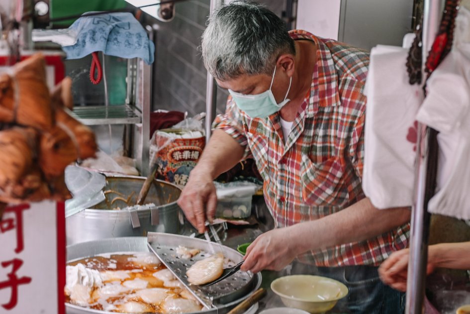 陳記肉圓油粿｜在地排隊美食小吃，三重台北橋站肉圓油粿肉粽四神湯推薦/外帶 @女子的休假計劃
