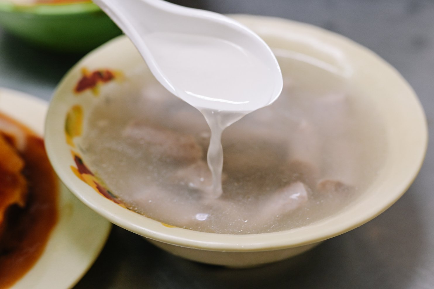 陳記肉圓油粿｜在地排隊美食小吃，三重台北橋站肉圓油粿肉粽四神湯推薦/外帶 @女子的休假計劃