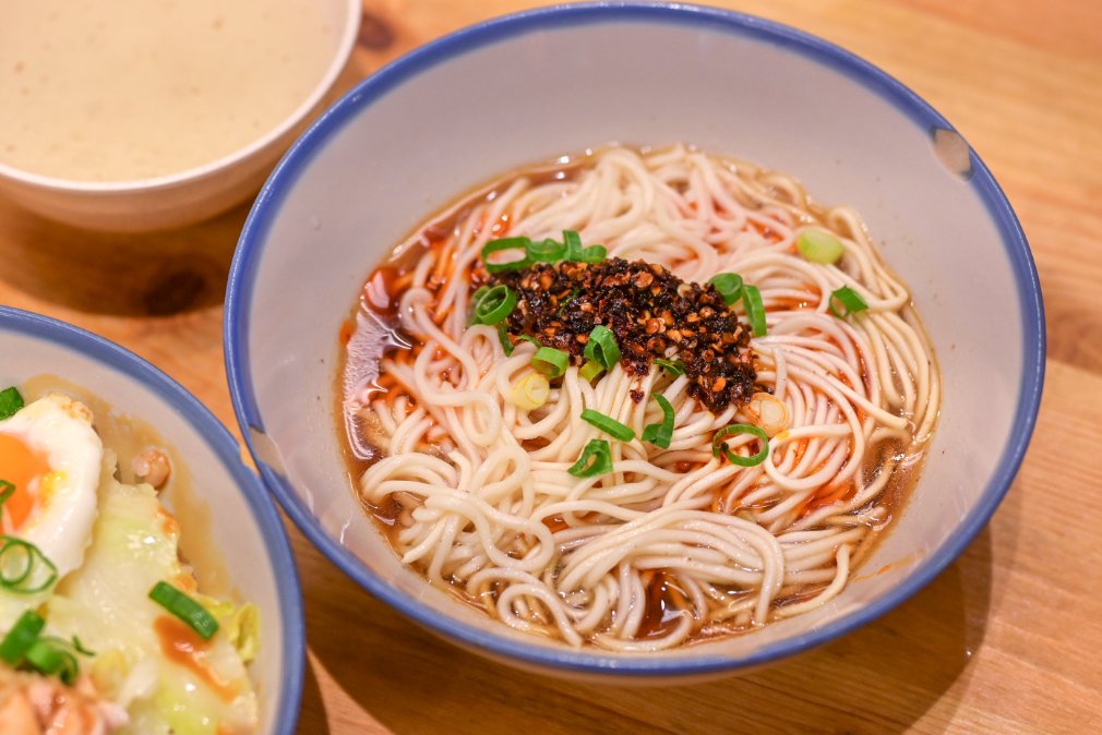 竹林雞肉中和員山店｜巷弄排隊超人氣美食銷魂雞肉飯，雞湯免費喝(外帶) @女子的休假計劃