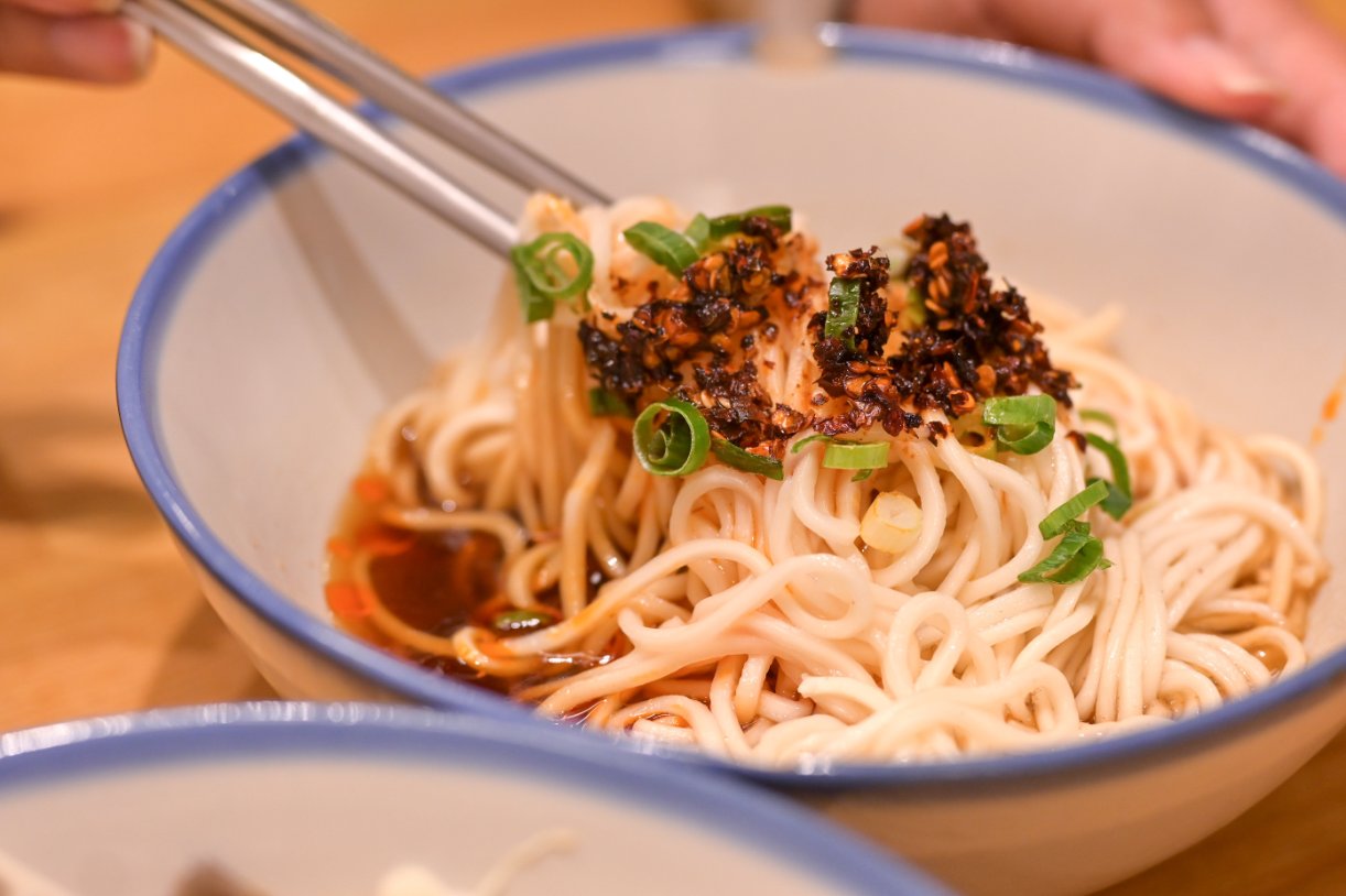 竹林雞肉中和員山店｜巷弄排隊超人氣美食銷魂雞肉飯，雞湯免費喝(外帶) @女子的休假計劃