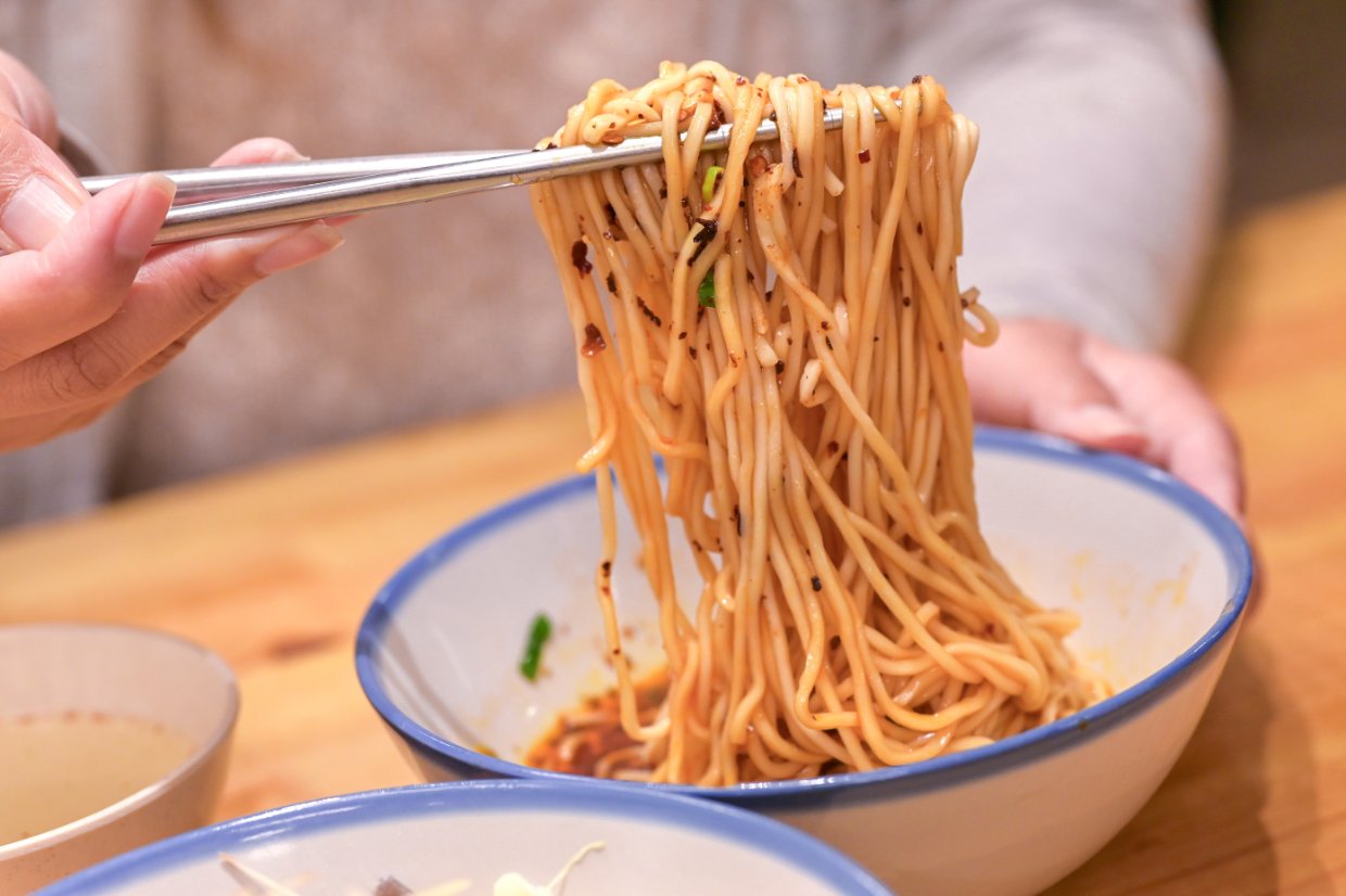 竹林雞肉中和員山店｜巷弄排隊超人氣美食銷魂雞肉飯，雞湯免費喝(外帶) @女子的休假計劃