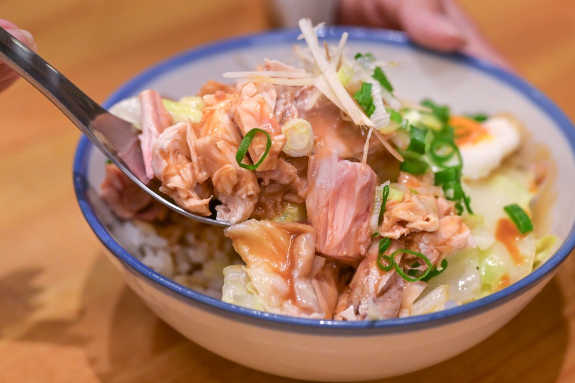 竹林雞肉中和員山店｜巷弄排隊超人氣美食銷魂雞肉飯，雞湯免費喝(外帶) @女子的休假計劃