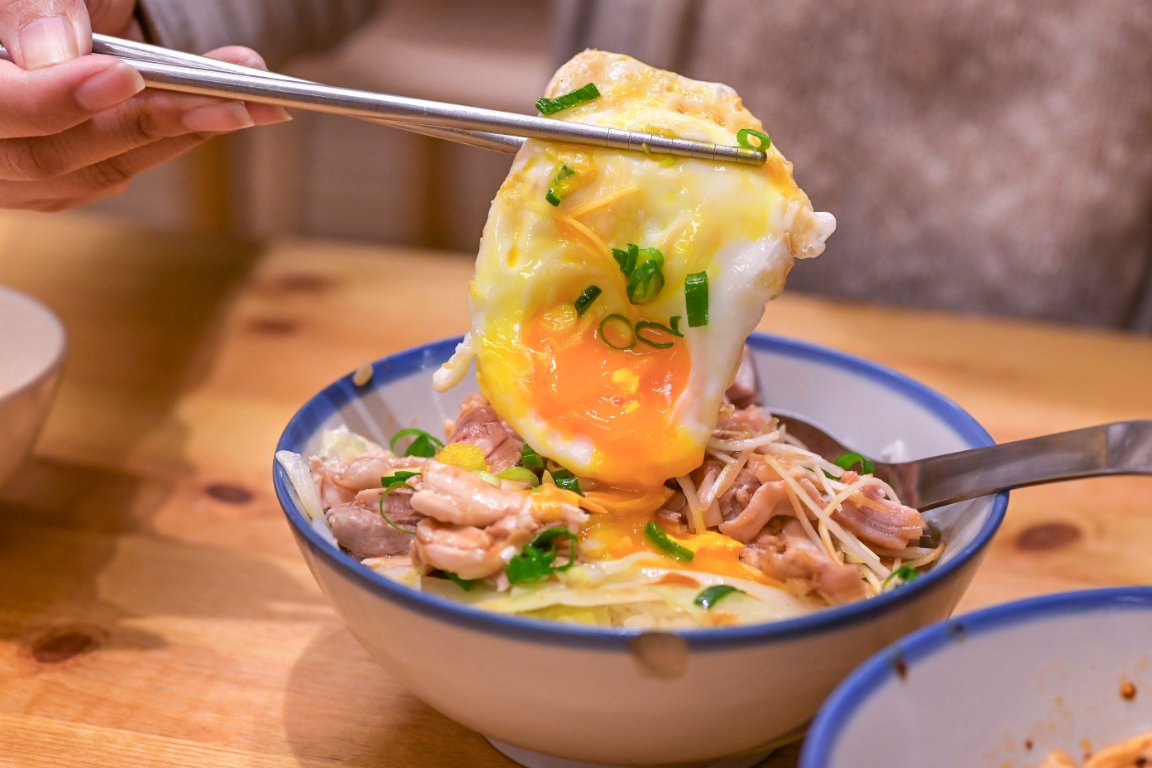 竹林雞肉中和員山店｜巷弄排隊超人氣美食銷魂雞肉飯，雞湯免費喝(外帶) @女子的休假計劃