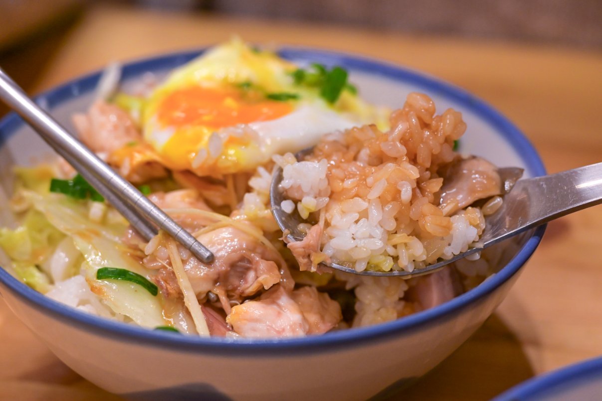 竹林雞肉中和員山店｜巷弄排隊超人氣美食銷魂雞肉飯，雞湯免費喝(外帶) @女子的休假計劃