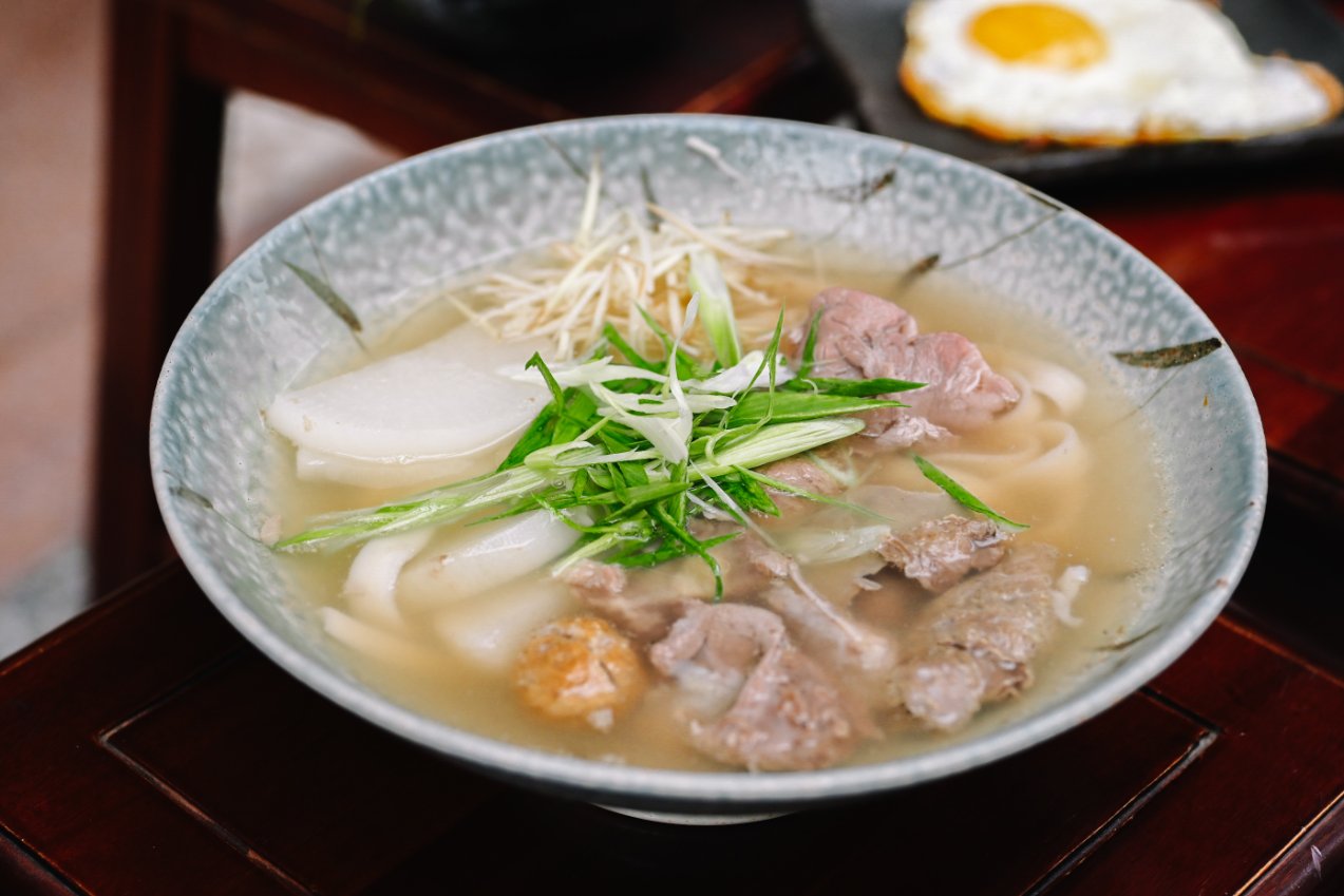 老牛牛肉燥飯｜牛到不行專賣店！牛燥飯、蔥油雞飯、牛肉麵都是必點 /遼寧夜市美食/南京復興站美食/外帶 @女子的休假計劃