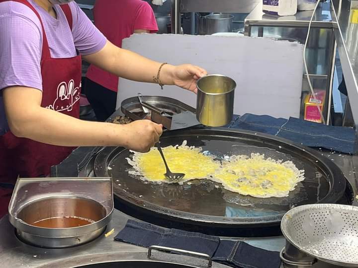 【萬華美食】廣州街夜市香脆蚵仔煎，獨特冰花脆皮蚵仔煎(外帶) @女子的休假計劃