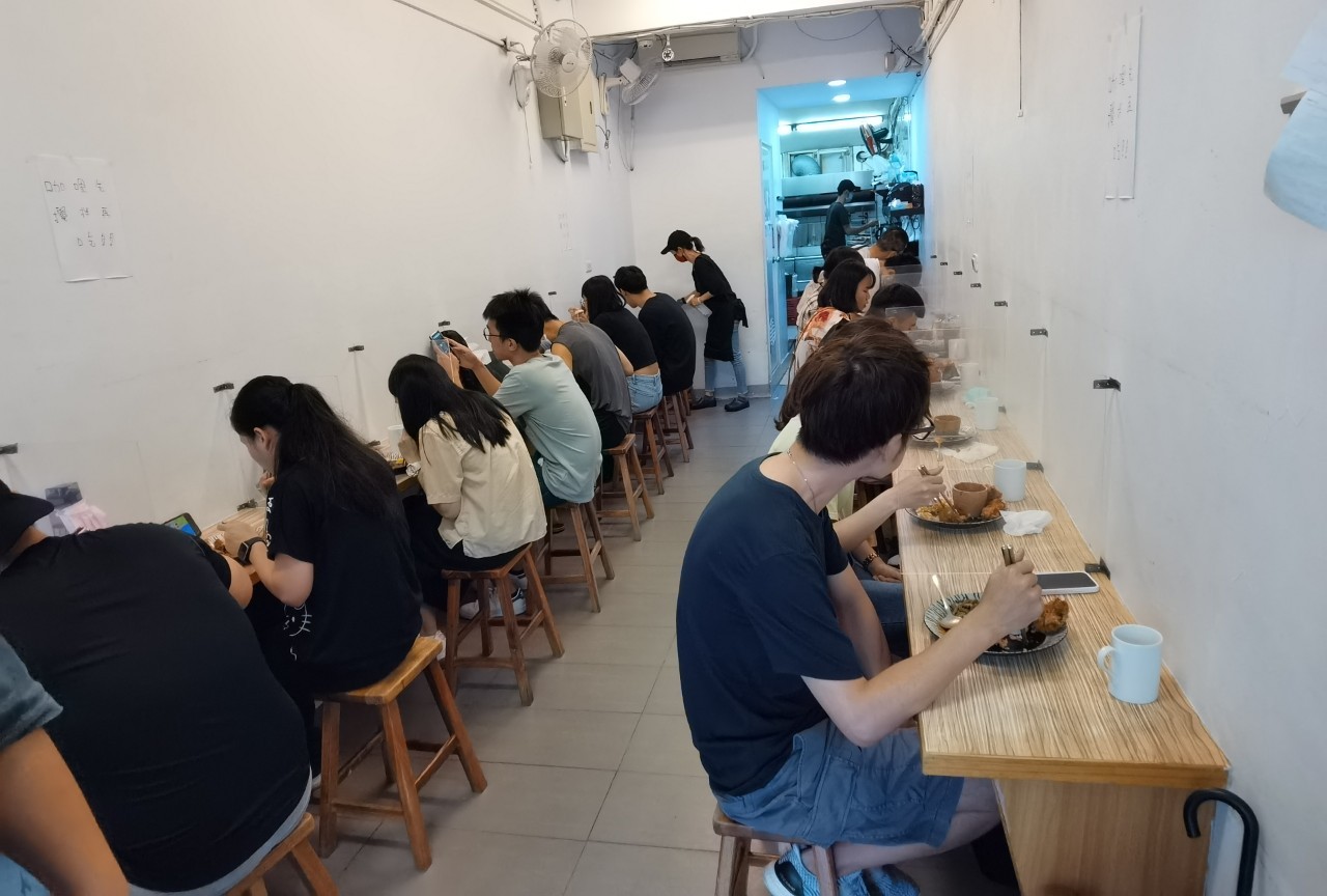 【台北晴光市場美食】十巷咖哩可無限續飯續咖哩醬/中山國小站美食/外帶 @女子的休假計劃