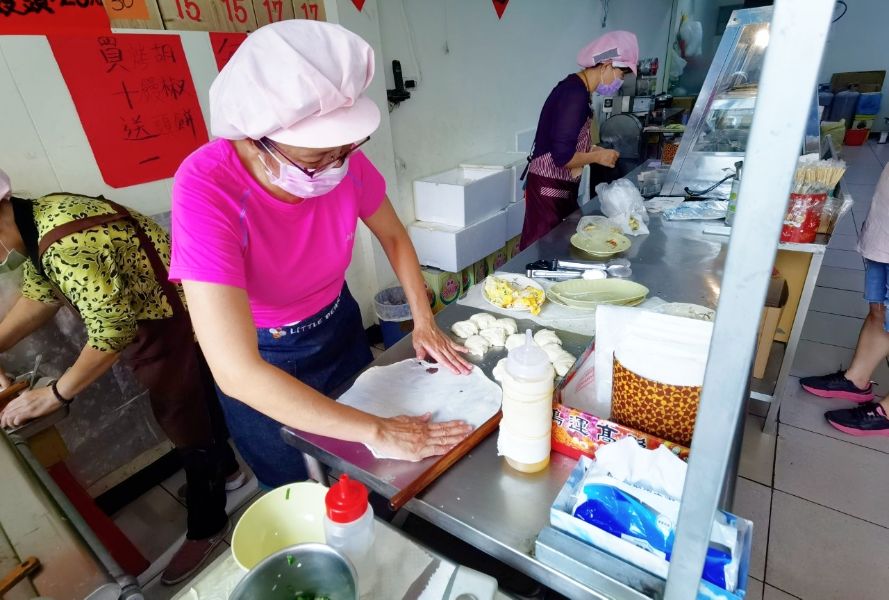 永福西街早餐店（胡椒餅、烤饅頭）｜胡椒餅烤饅頭買十送一(外帶) @女子的休假計劃