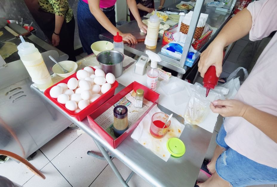 永福西街早餐店（胡椒餅、烤饅頭）｜胡椒餅烤饅頭買十送一(外帶) @女子的休假計劃