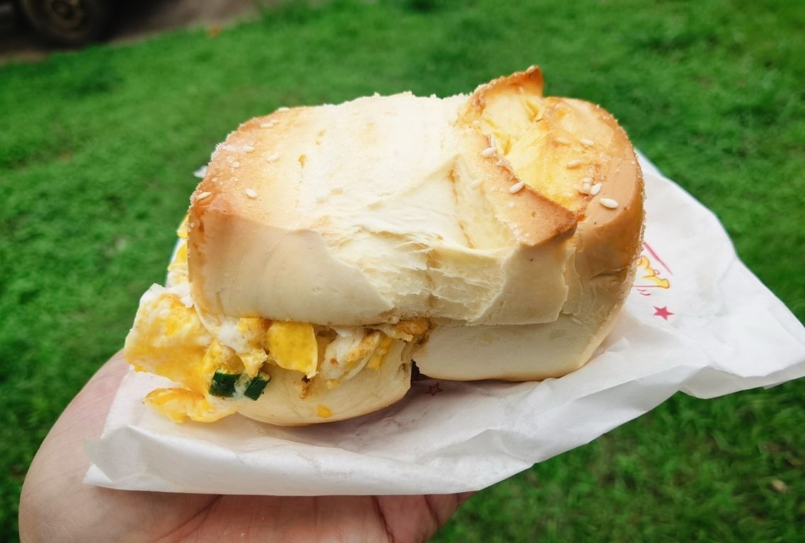 永福西街早餐店（胡椒餅、烤饅頭）｜胡椒餅烤饅頭買十送一(外帶) @女子的休假計劃