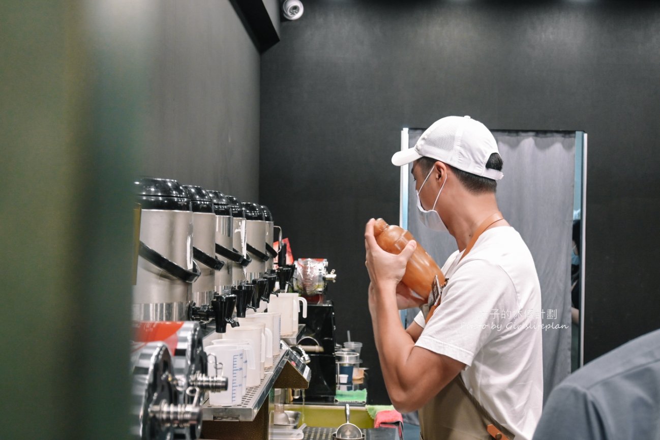 洞茶愚者店 | 塔羅師手沖好茶杯測今日運勢，首間免費算塔羅手搖飲店/外帶 @女子的休假計劃