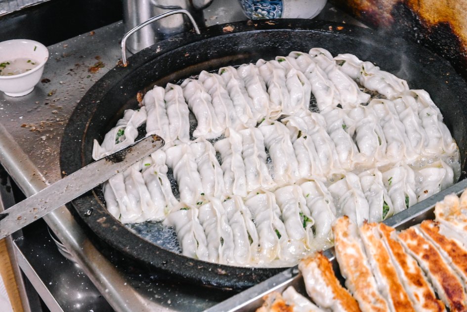 西門店小二，開店50年人氣小吃店！不到百元排骨飯人氣必吃/外帶 @女子的休假計劃