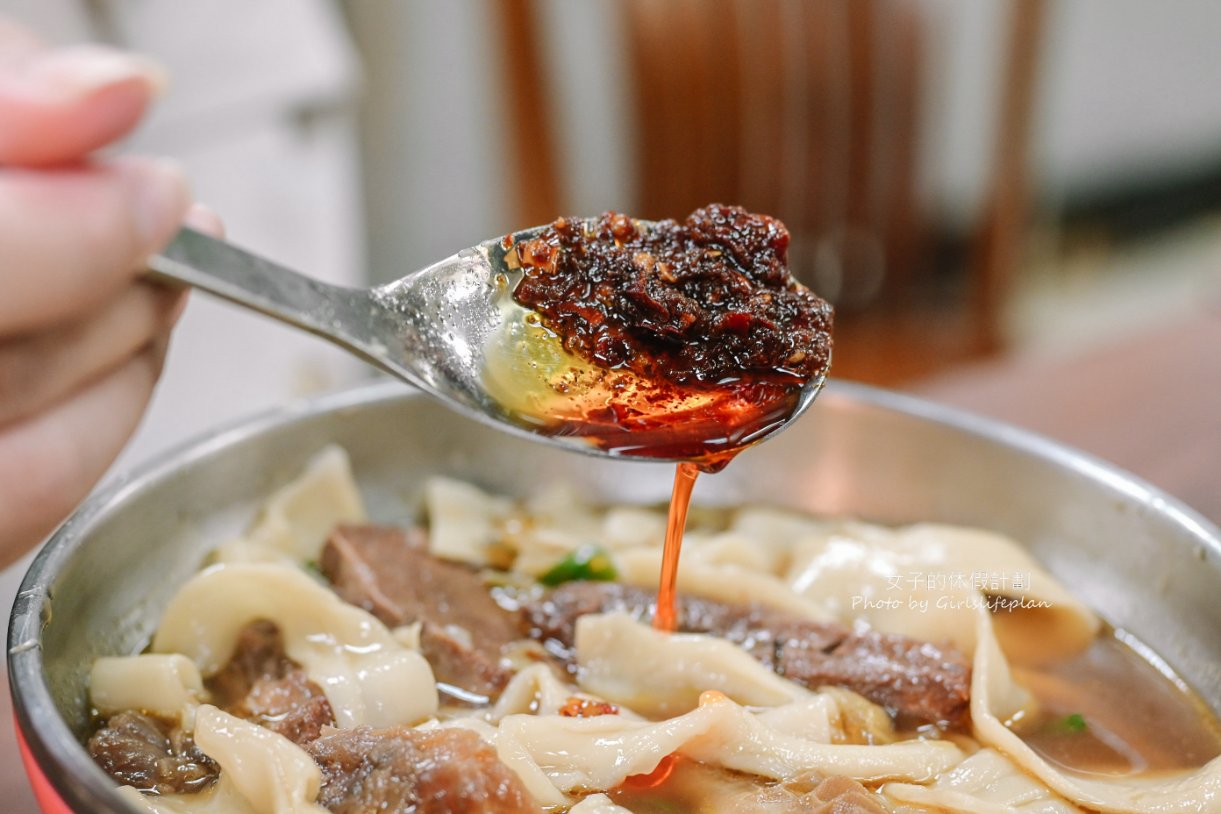 老山東牛肉麵，超過一甲子老店，米其林必比登推薦，西門町萬年大樓美食/外帶 @女子的休假計劃