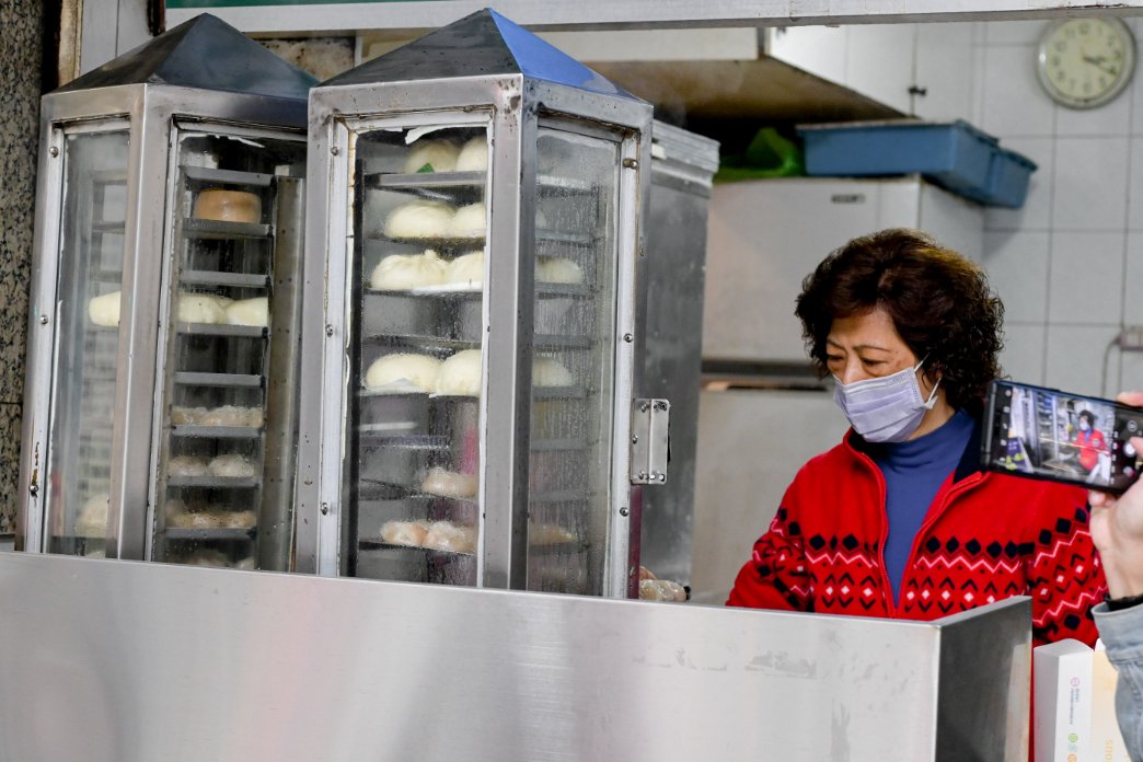 宏美水晶餃蛋黃肉包，西門町60年老字號水晶餃美食/外帶 @女子的休假計劃