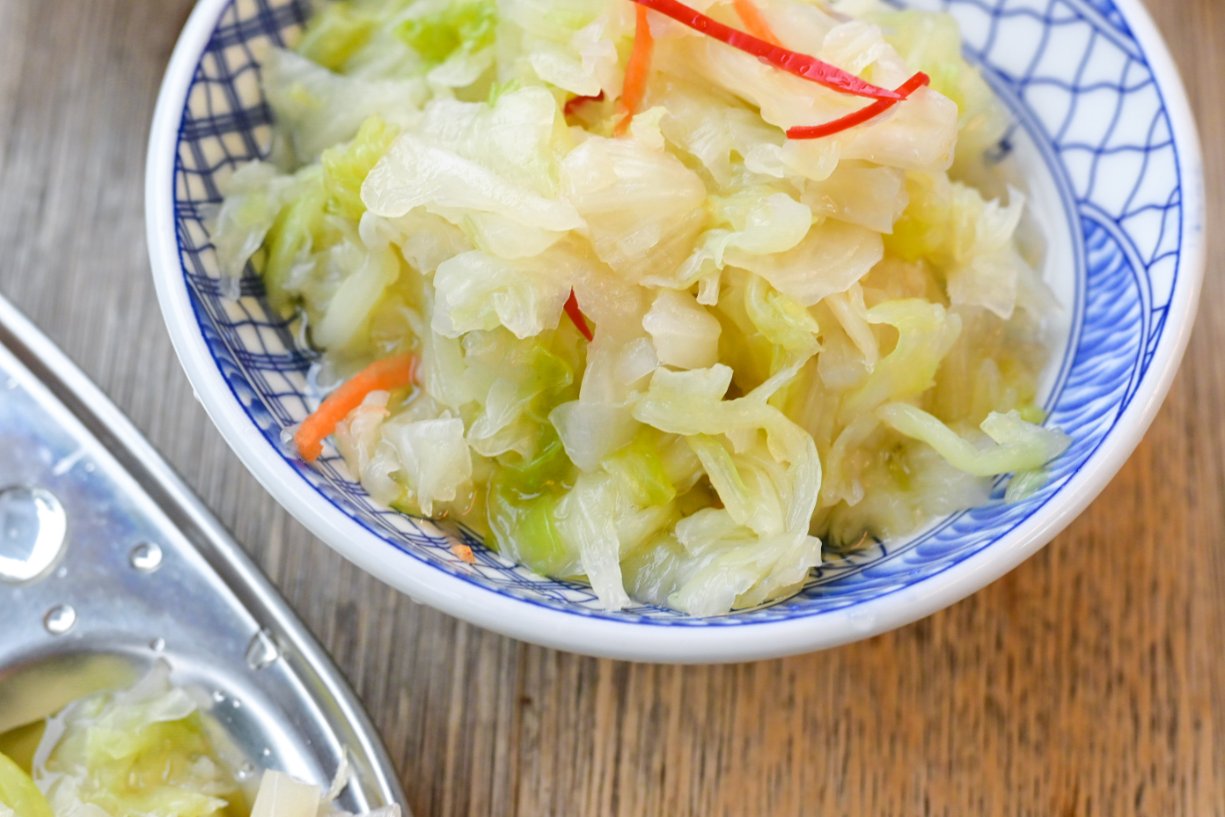 樹仔腳林家臭豆腐 | 又酥又嫩臭豆腐人氣必點，甜不辣及豬血糕也是人氣必吃 /新北素食小吃 @女子的休假計劃