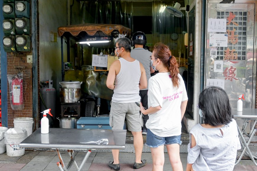 龍濱大腸麵線，在地30年老店，很多人都愛來這大腸加到爆/外帶 @女子的休假計劃