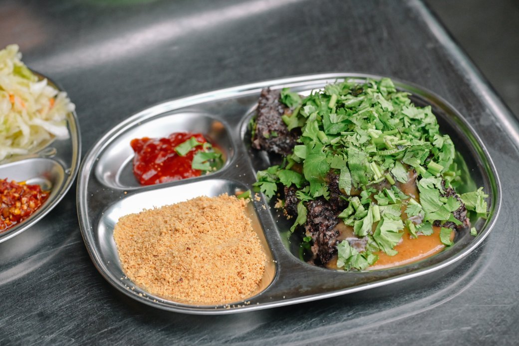 樹仔腳林家臭豆腐 | 又酥又嫩臭豆腐人氣必點，甜不辣及豬血糕也是人氣必吃 /新北素食小吃 @女子的休假計劃