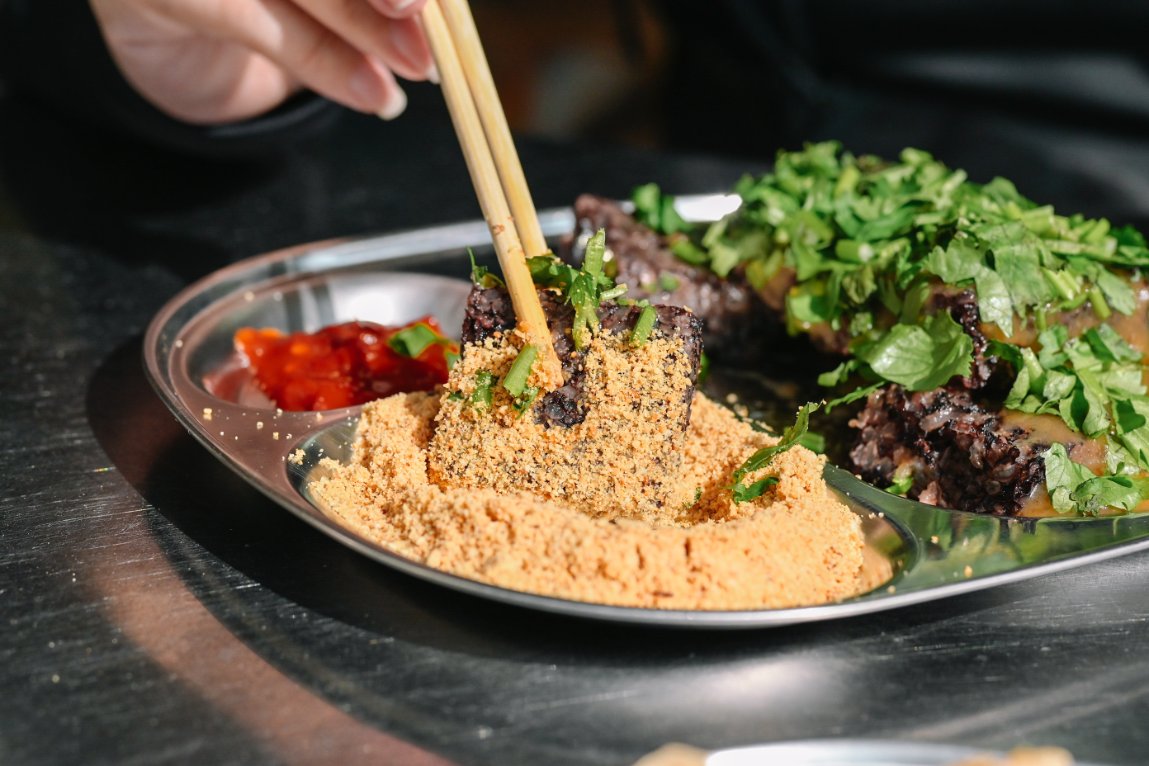 樹仔腳林家臭豆腐 | 又酥又嫩臭豆腐人氣必點，甜不辣及豬血糕也是人氣必吃 /新北素食小吃 @女子的休假計劃