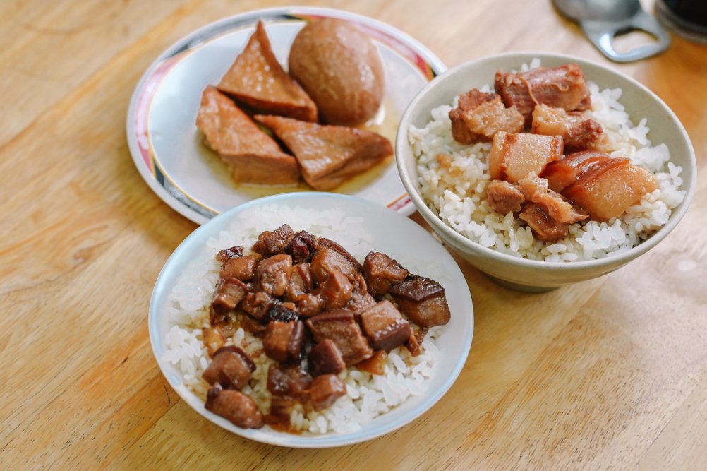 滷三塊五花肉飯｜在地人氣美食營業至凌晨熱門宵夜(便當外帶) @女子的休假計劃