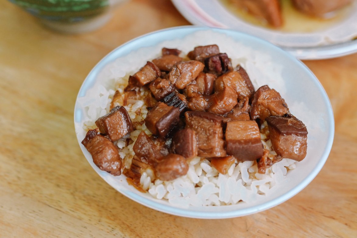 滷三塊五花肉飯｜在地人氣美食營業至凌晨熱門宵夜(便當外帶) @女子的休假計劃