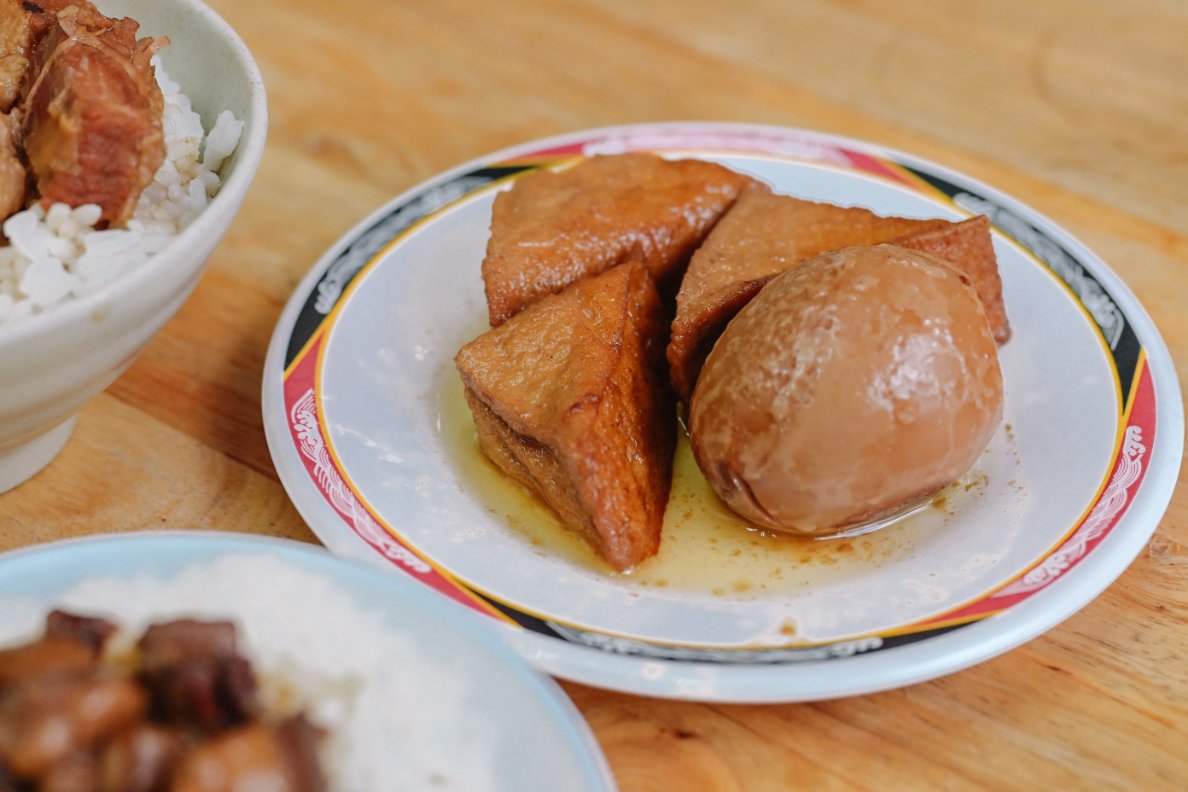滷三塊五花肉飯｜在地人氣美食營業至凌晨熱門宵夜(便當外帶) @女子的休假計劃