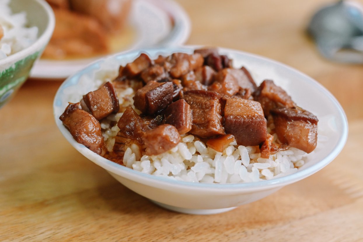 滷三塊五花肉飯｜在地人氣美食營業至凌晨熱門宵夜(便當外帶) @女子的休假計劃